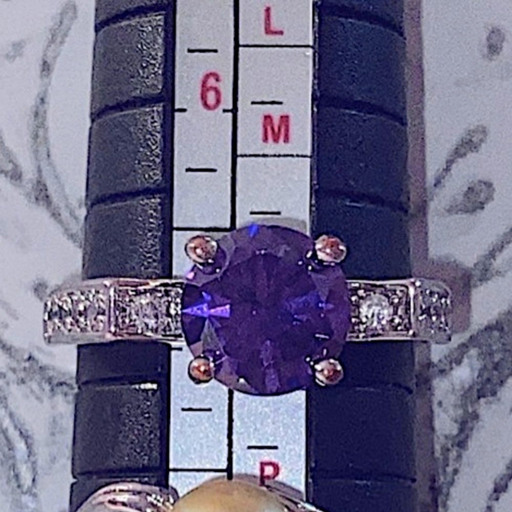 NWOT Natural Amethyst Stone Ring With 10 Crystals